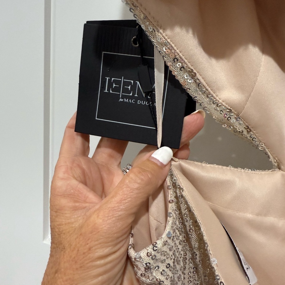 IEENA FOR MAC DUGGAL
Silver Sequin Front Twist Cut Out Sheath Dress.  Size 8 - Picture 11 of 12